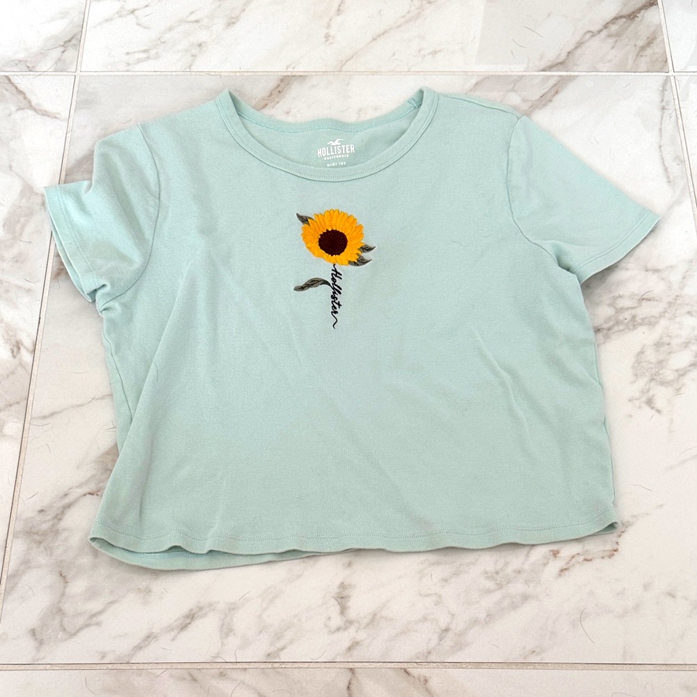Hollister Crop Top 
Size Large